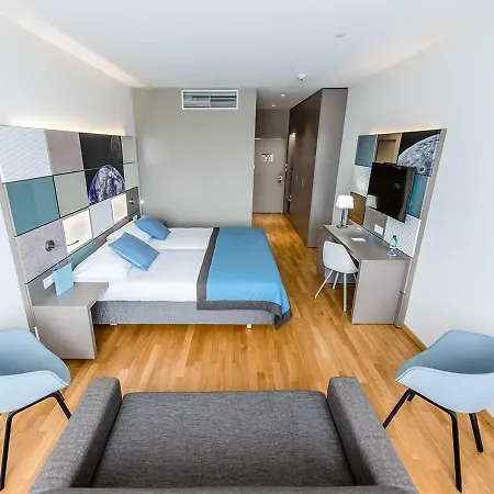 Discovery 3* Superior Hotel