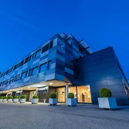 Hotel Discovery 3* Superior