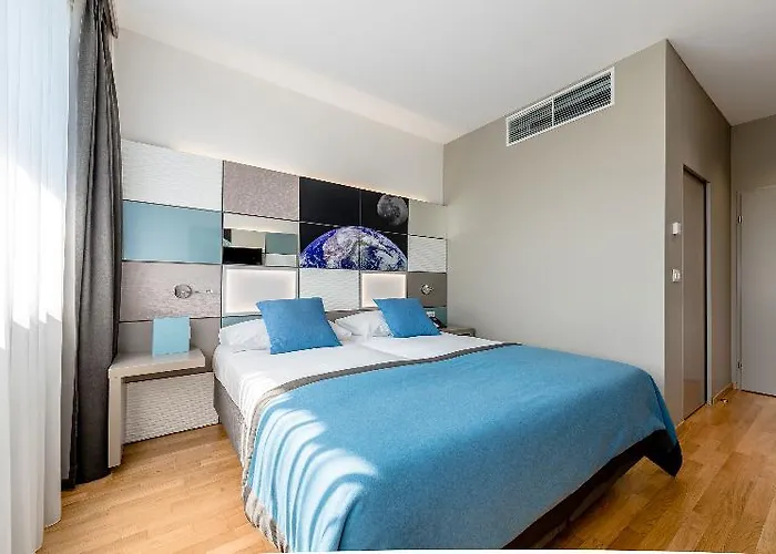 Discovery 3* Superior Hotel