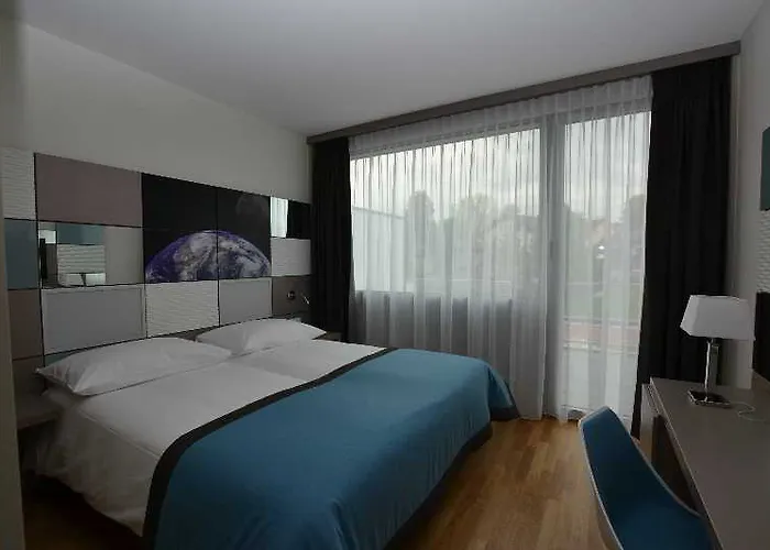 Discovery 3* Superior Hotel